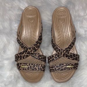 CROCS Open toe heels sandal tan Leopard print NWOT